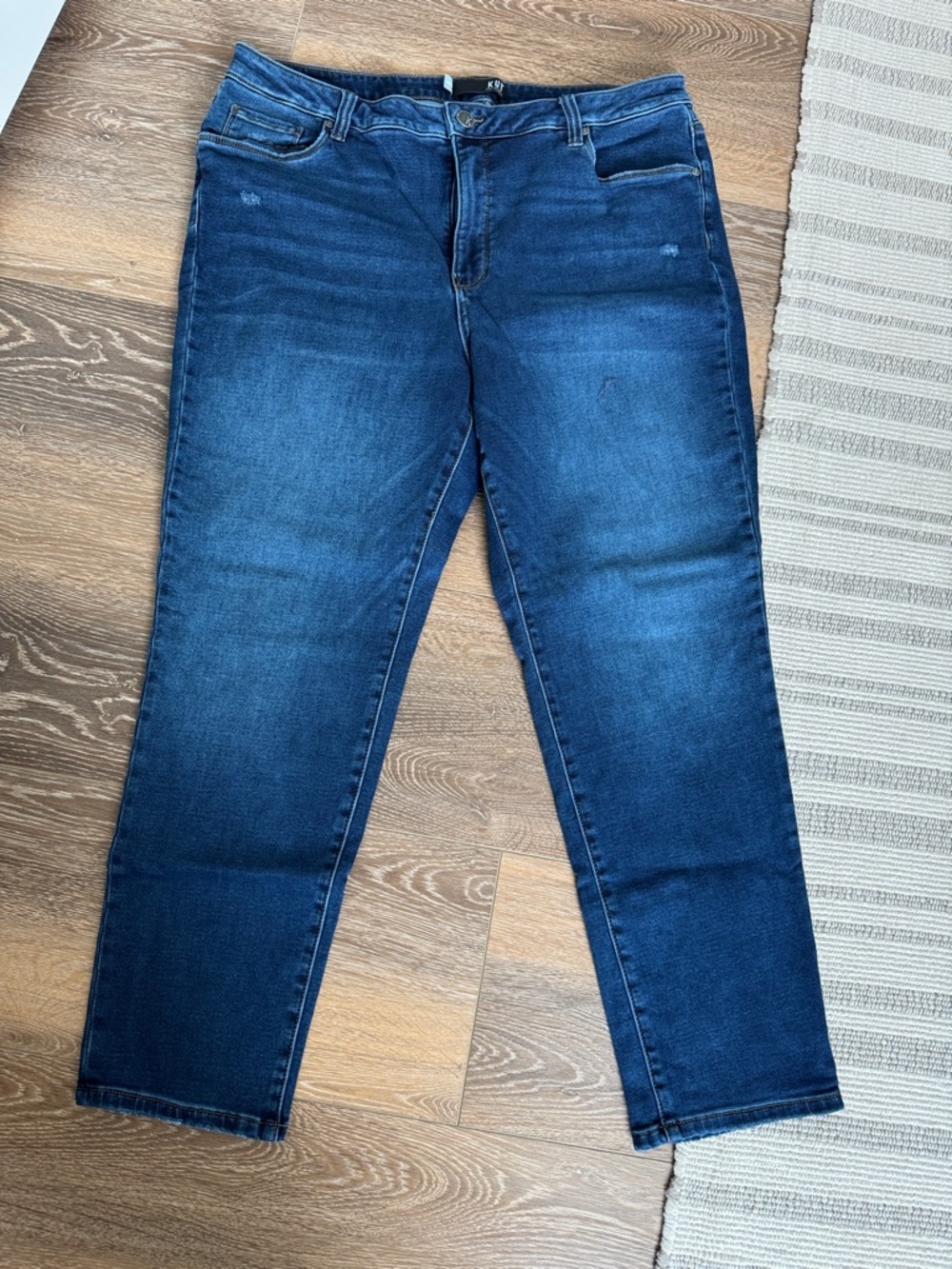 Kut from the Kloth REESE fab an ankle straight leg Dark Blue Stretch Denim. 18W